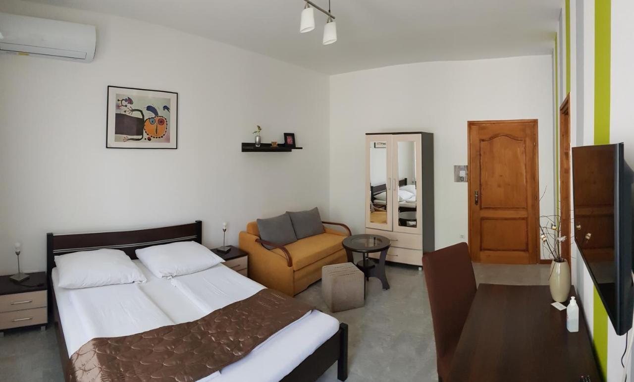 Aquarius Vendeghaz Hotel Szeged Ngoại thất bức ảnh
