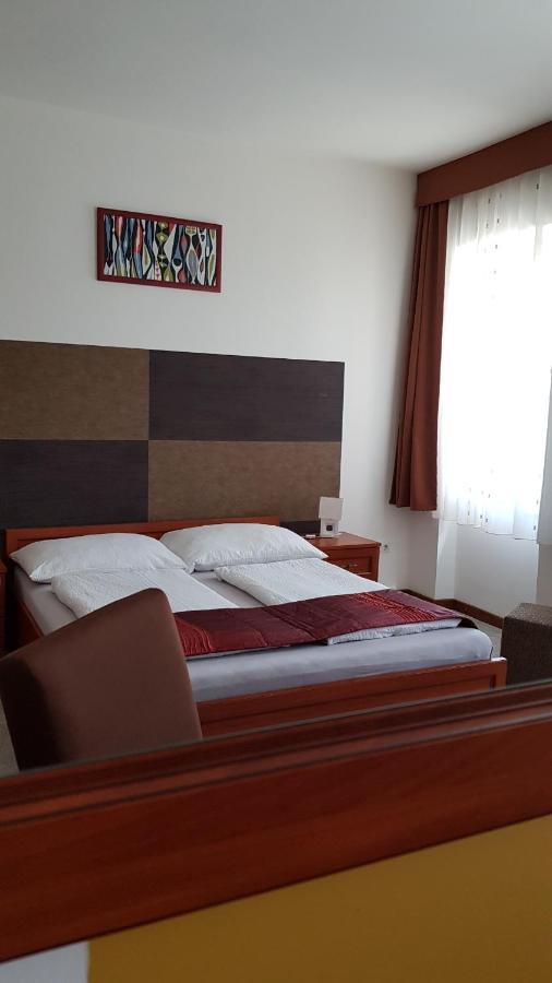 Aquarius Vendeghaz Hotel Szeged Ngoại thất bức ảnh