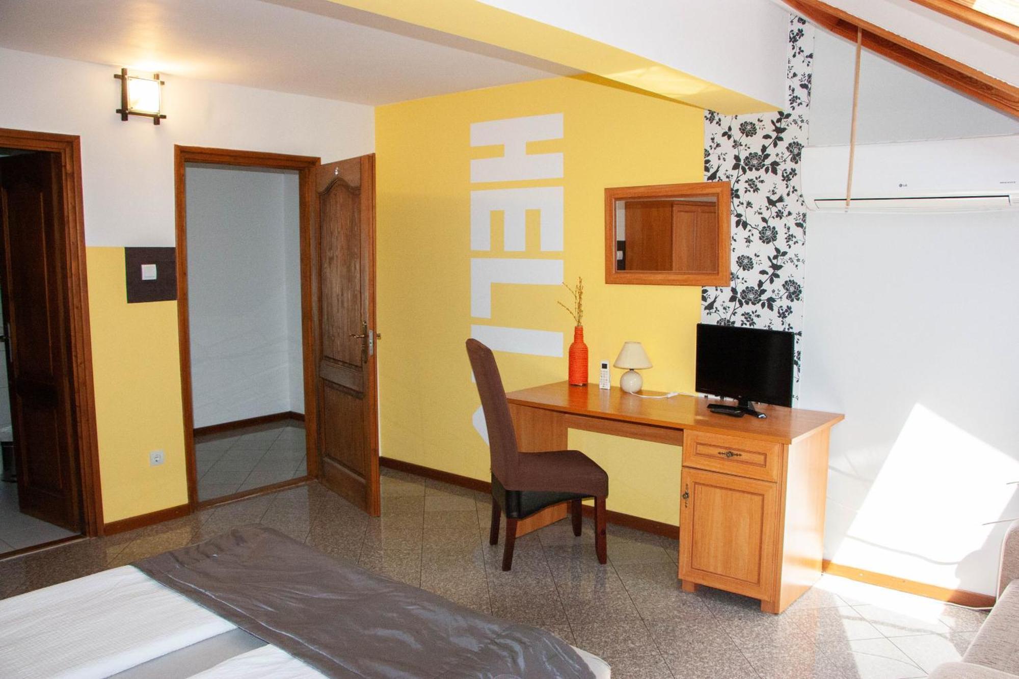 Aquarius Vendeghaz Hotel Szeged Ngoại thất bức ảnh