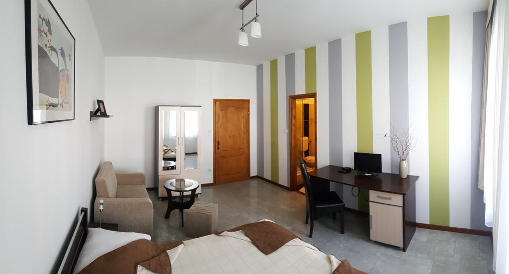 Aquarius Vendeghaz Hotel Szeged Ngoại thất bức ảnh