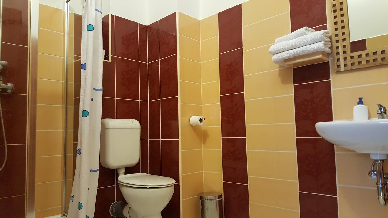 Aquarius Vendeghaz Hotel Szeged Ngoại thất bức ảnh