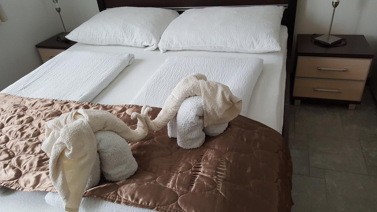 Aquarius Vendeghaz Hotel Szeged Ngoại thất bức ảnh
