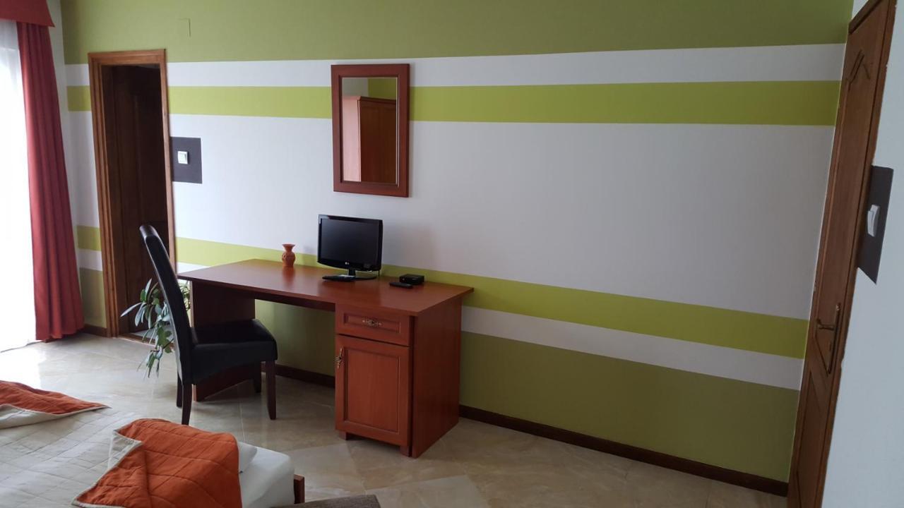 Aquarius Vendeghaz Hotel Szeged Ngoại thất bức ảnh