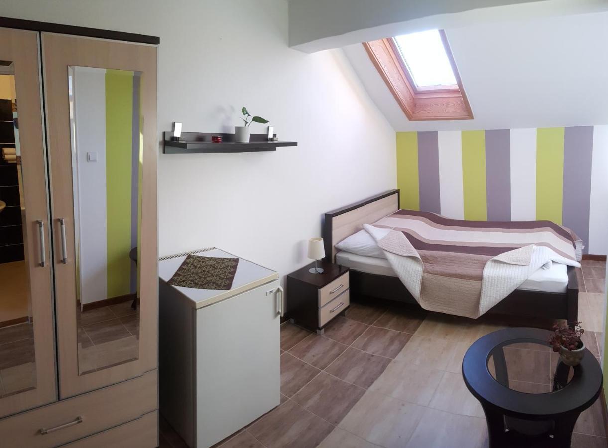 Aquarius Vendeghaz Hotel Szeged Ngoại thất bức ảnh