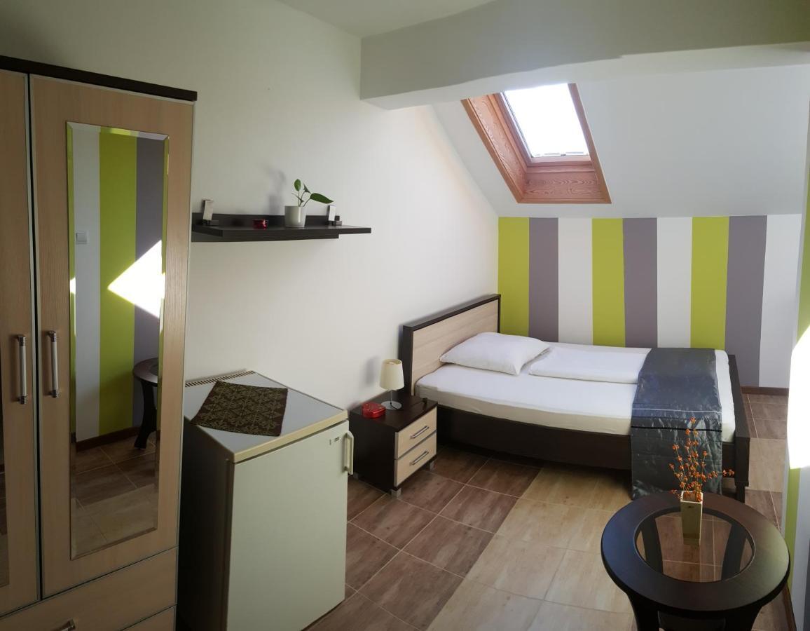 Aquarius Vendeghaz Hotel Szeged Ngoại thất bức ảnh