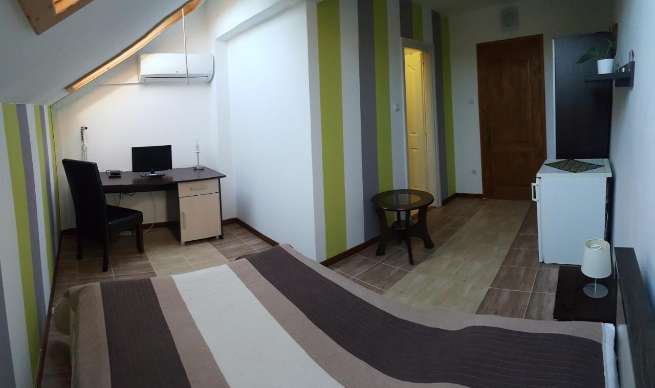Aquarius Vendeghaz Hotel Szeged Ngoại thất bức ảnh