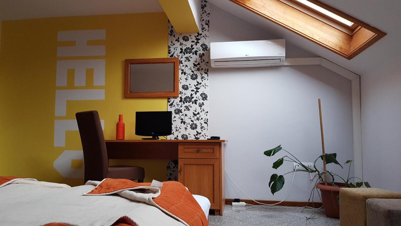 Aquarius Vendeghaz Hotel Szeged Ngoại thất bức ảnh