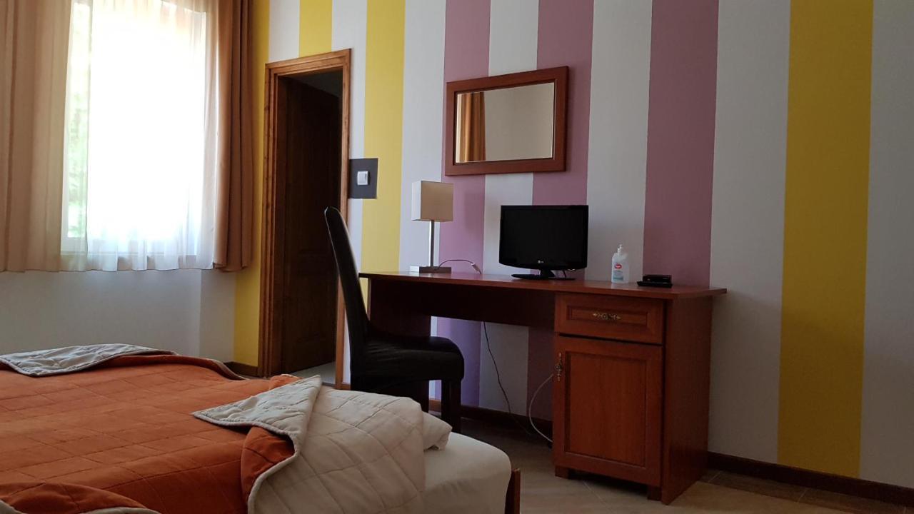 Aquarius Vendeghaz Hotel Szeged Ngoại thất bức ảnh